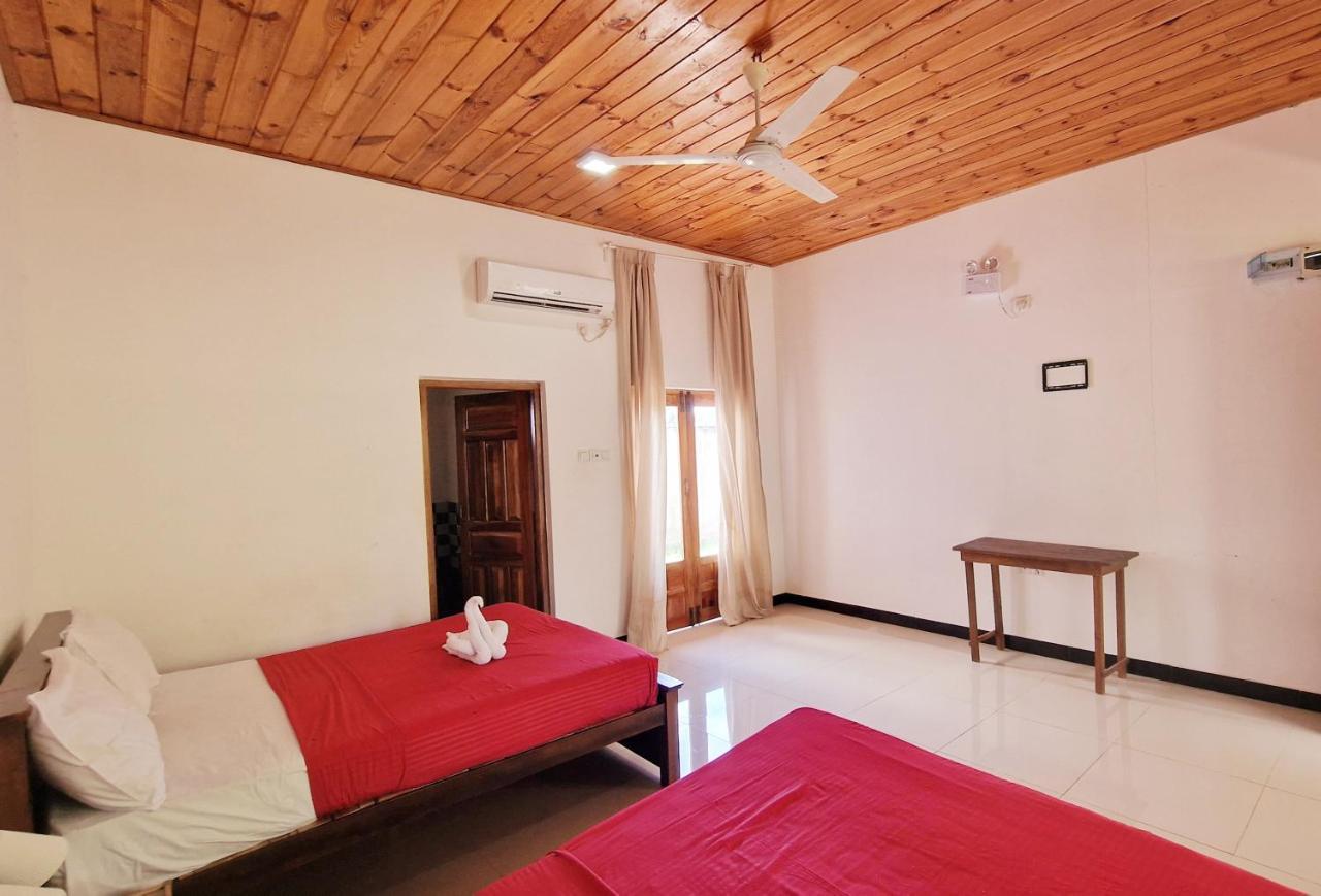 Hotel Italian Guest à Trincomalee Extérieur photo