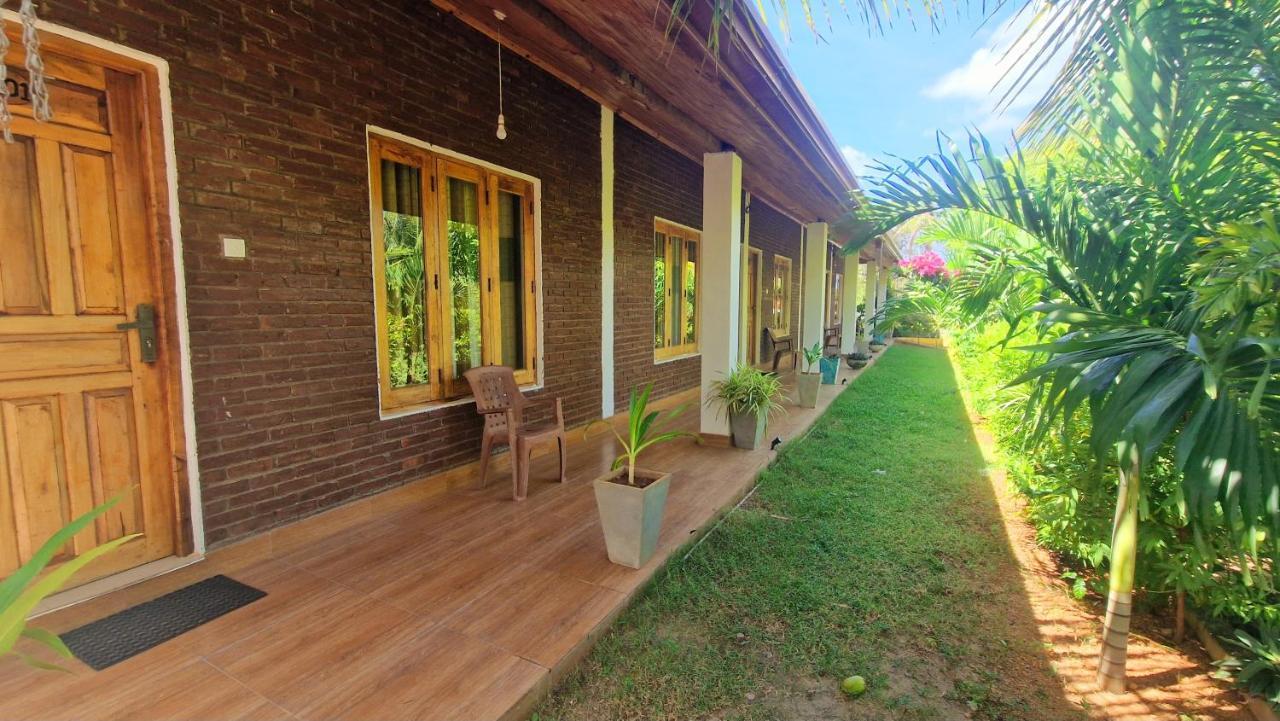 Hotel Italian Guest à Trincomalee Extérieur photo