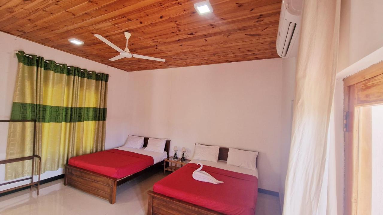 Hotel Italian Guest à Trincomalee Extérieur photo