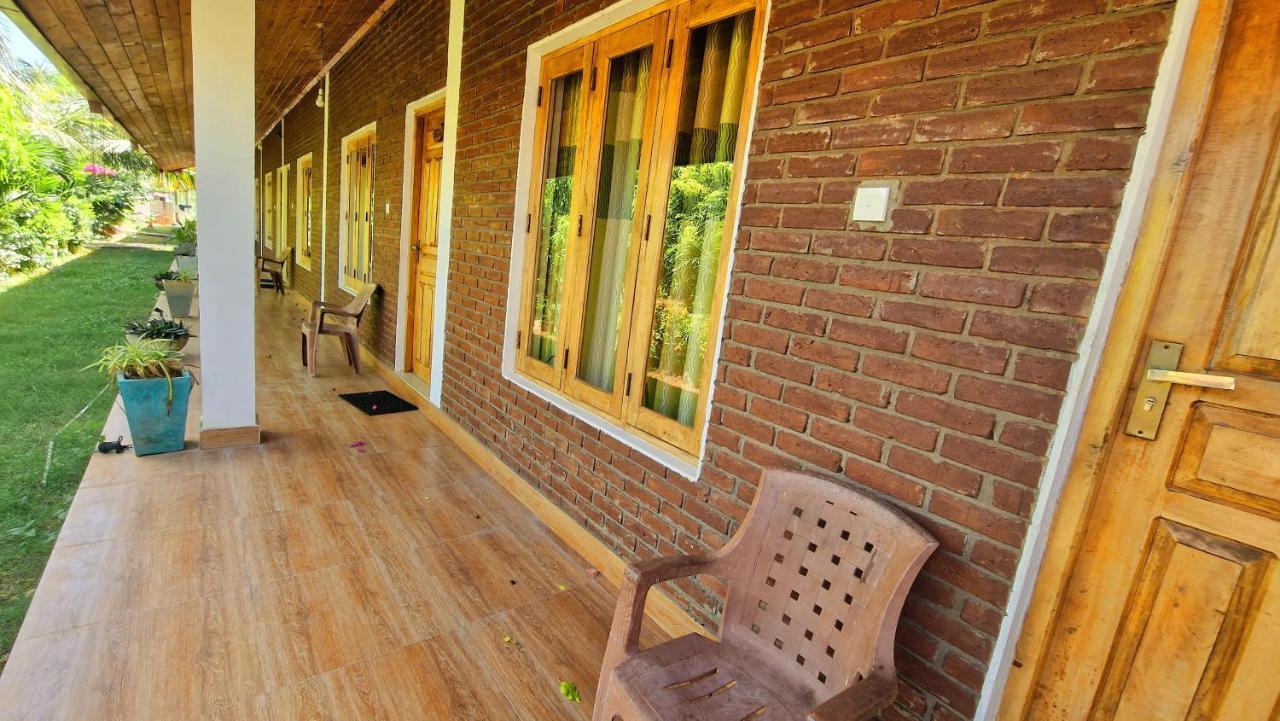 Hotel Italian Guest à Trincomalee Extérieur photo