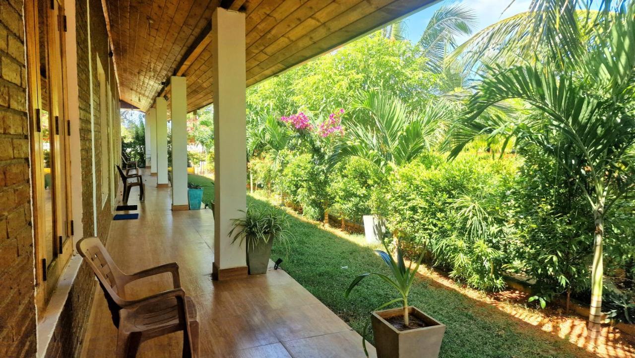 Hotel Italian Guest à Trincomalee Extérieur photo