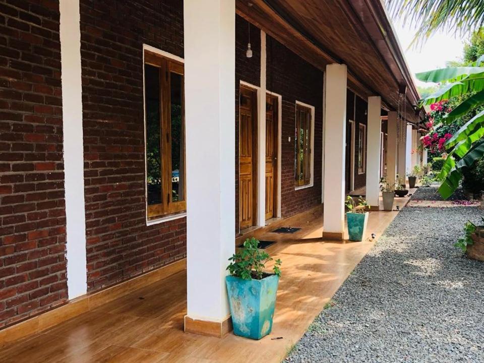 Hotel Italian Guest à Trincomalee Extérieur photo