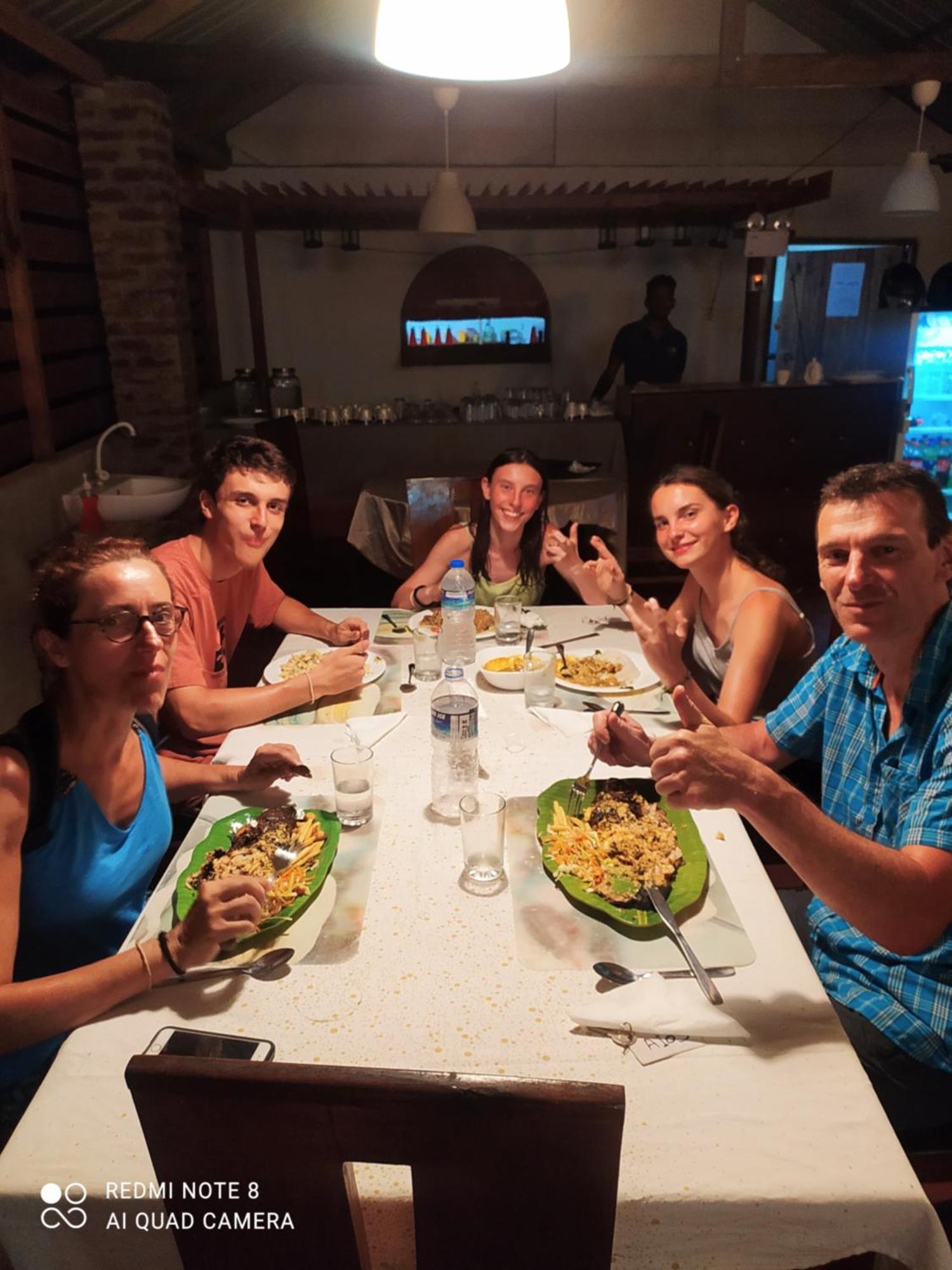 Hotel Italian Guest à Trincomalee Extérieur photo