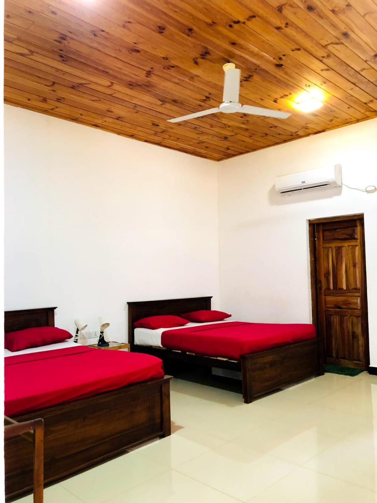 Hotel Italian Guest à Trincomalee Extérieur photo