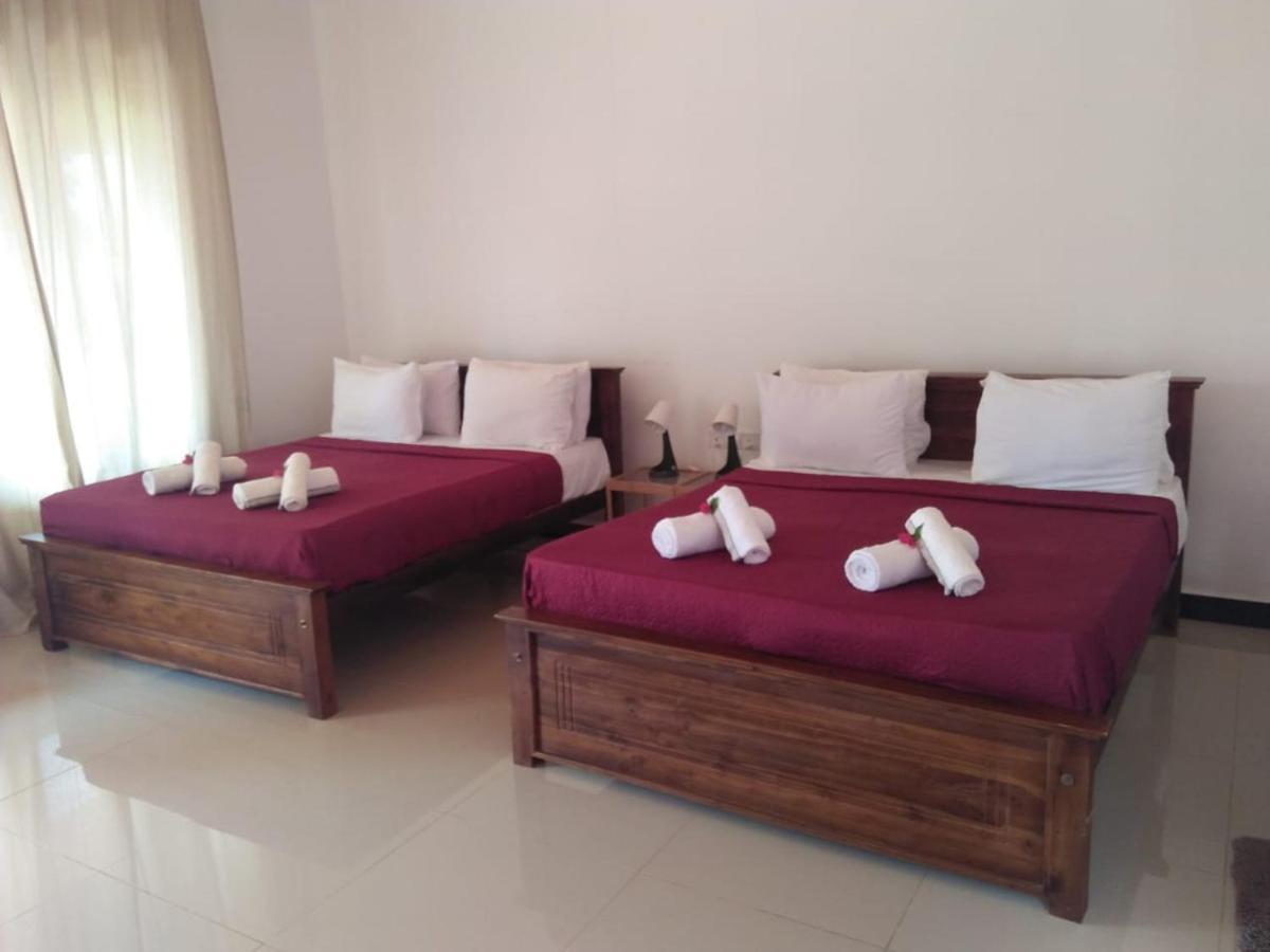 Hotel Italian Guest à Trincomalee Extérieur photo